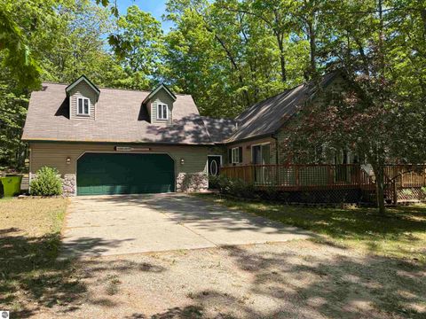 Photo of 144 Garfield, Roscommon, MI 48653 (MLS # 1942143)