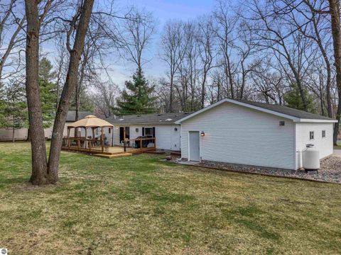 Tiny photo for 202 Forestville Road, Houghton Lake, MI 48629 (MLS # 1944339)
