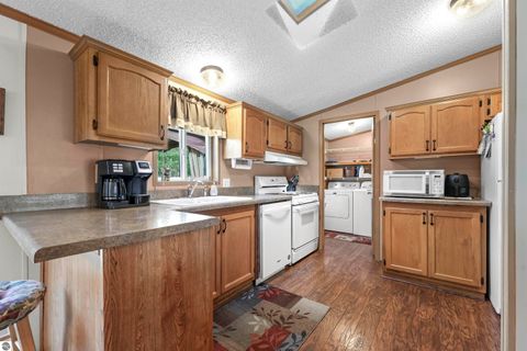 Tiny photo for 202 Forestville Road, Houghton Lake, MI 48629 (MLS # 1944339)