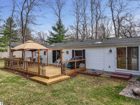 Tiny photo for 202 Forestville Road, Houghton Lake, MI 48629 (MLS # 1944339)