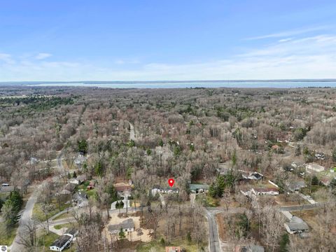 Tiny photo for 202 Forestville Road, Houghton Lake, MI 48629 (MLS # 1944339)