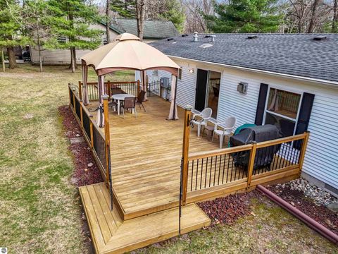 Tiny photo for 202 Forestville Road, Houghton Lake, MI 48629 (MLS # 1944339)