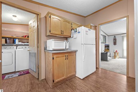 Tiny photo for 202 Forestville Road, Houghton Lake, MI 48629 (MLS # 1944339)