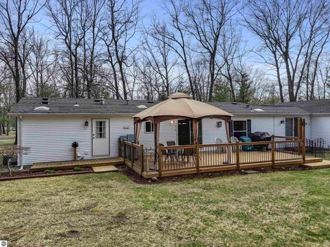 Tiny photo for 202 Forestville Road, Houghton Lake, MI 48629 (MLS # 1944339)
