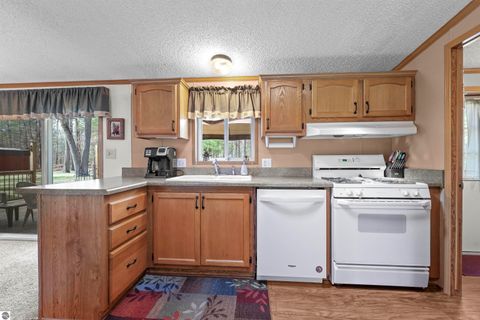 Tiny photo for 202 Forestville Road, Houghton Lake, MI 48629 (MLS # 1944339)