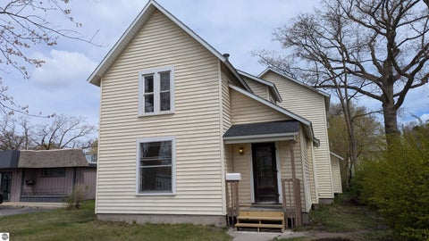 Tiny photo for 611 E Eighth Street, Traverse City, MI 49686 (MLS # 1942977)