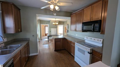 Tiny photo for 611 E Eighth Street, Traverse City, MI 49686 (MLS # 1942977)