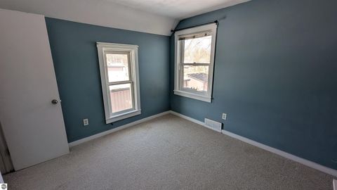 Tiny photo for 611 E Eighth Street, Traverse City, MI 49686 (MLS # 1942977)