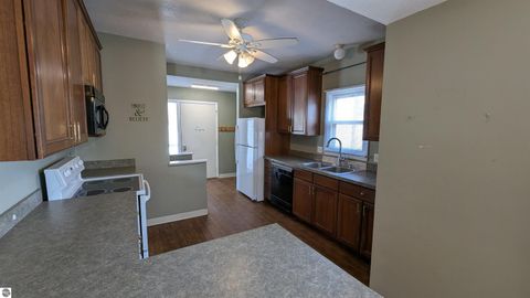 Tiny photo for 611 E Eighth Street, Traverse City, MI 49686 (MLS # 1942977)