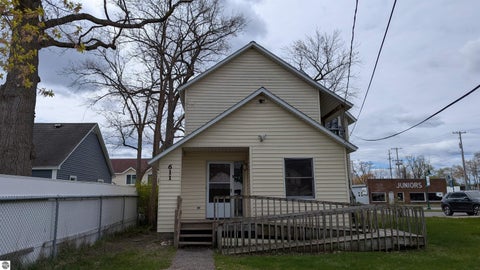 Tiny photo for 611 E Eighth Street, Traverse City, MI 49686 (MLS # 1942977)