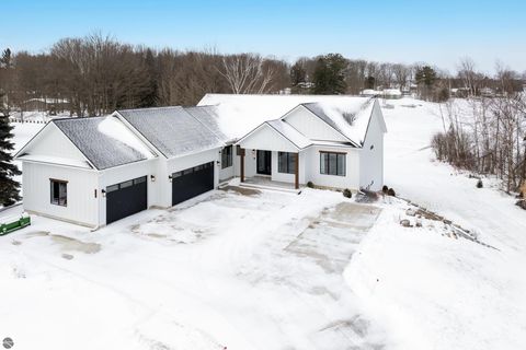 Photo of 504 S East Silver Lake Road, Traverse City, MI 49685 (MLS # 1941696)