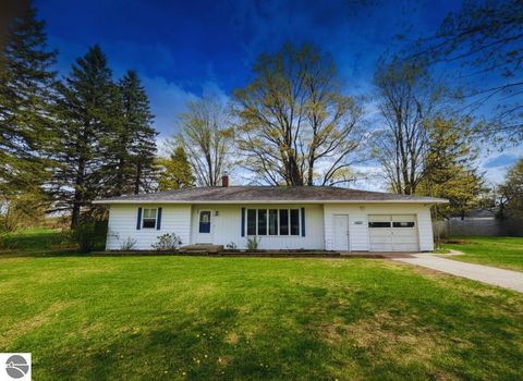 Photo of 4684 E Moorestown Road, Lake City, MI 49651 (MLS # 1945143)