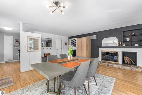 Photo of 1404 Wayne Street, Traverse City, MI 49684 (MLS # 1941682)