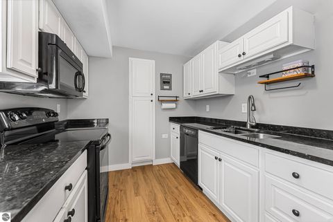 Tiny photo for 1404 Wayne Street, Traverse City, MI 49684 (MLS # 1941682)