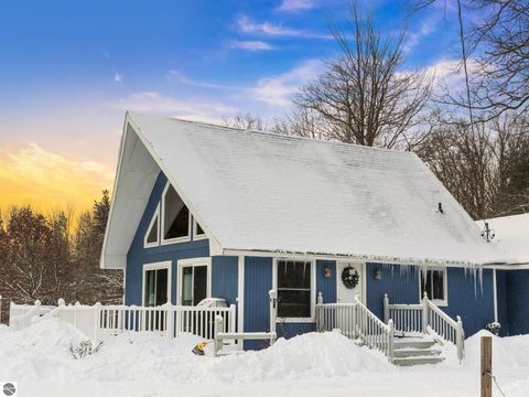 Photo of 9131 W Jennings Road, Lake City, MI 49651 (MLS # 1941818)