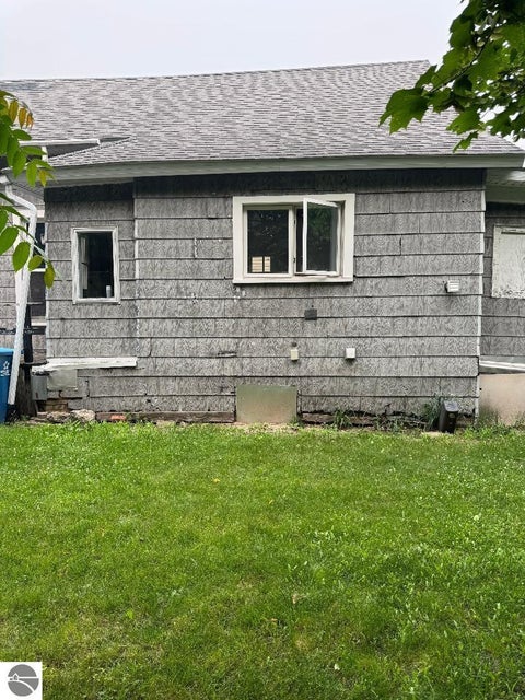 Tiny photo for 233 Second Avenue, Manistee, MI 49660 (MLS # 1948134)