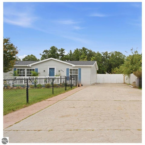 Photo of 874 Crestwood Lane, Traverse City, MI 49686 (MLS # 1951155)