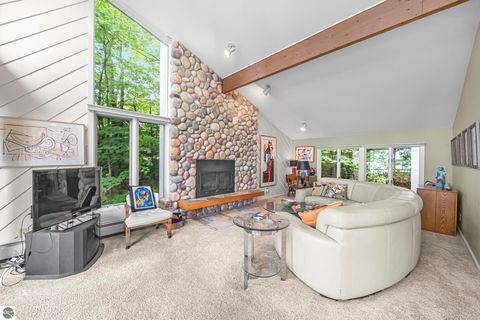 Tiny photo for 3058 Ishpeming Trail, Traverse City, MI 49686 (MLS # 1946782)