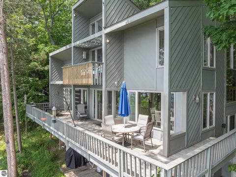 Tiny photo for 3058 Ishpeming Trail, Traverse City, MI 49686 (MLS # 1946782)