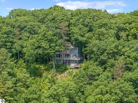 Tiny photo for 3058 Ishpeming Trail, Traverse City, MI 49686 (MLS # 1946782)