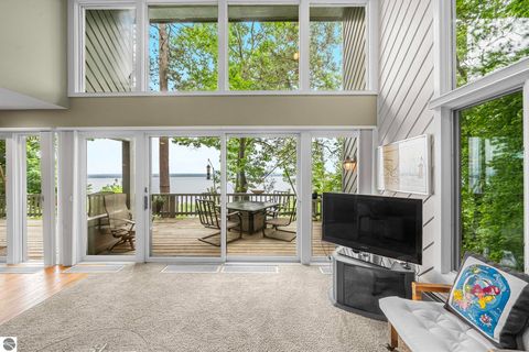 Tiny photo for 3058 Ishpeming Trail, Traverse City, MI 49686 (MLS # 1946782)