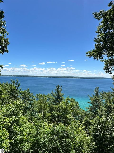 Tiny photo for 3058 Ishpeming Trail, Traverse City, MI 49686 (MLS # 1946782)