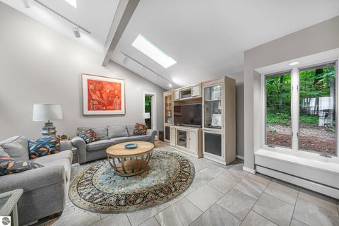 Tiny photo for 3058 Ishpeming Trail, Traverse City, MI 49686 (MLS # 1946782)