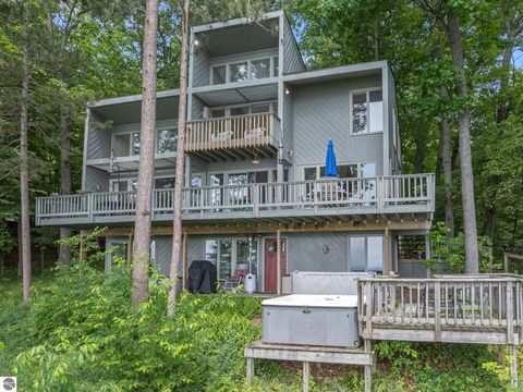 Tiny photo for 3058 Ishpeming Trail, Traverse City, MI 49686 (MLS # 1946782)