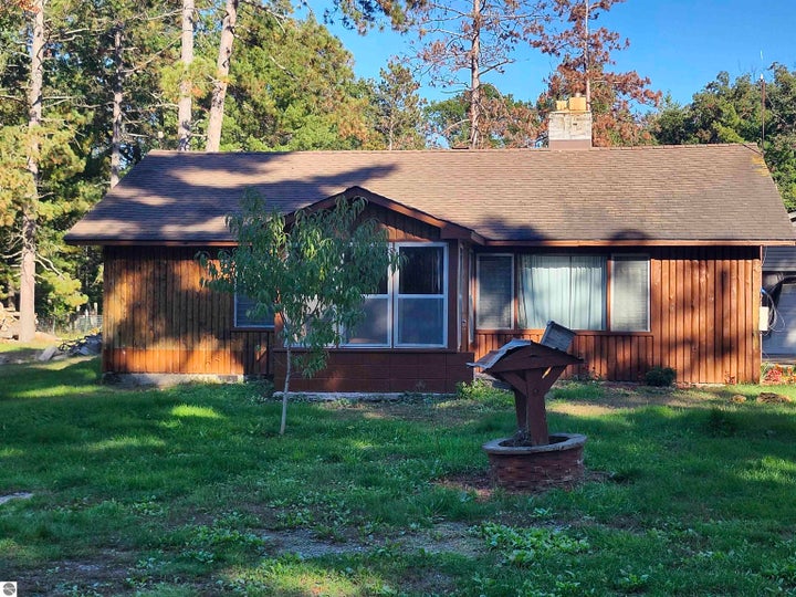 Photo 1 of 33 — 5810 E Esmond Road, Hale, MI 48739