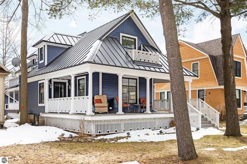 Tiny photo for 525 Fifth Street, Traverse City, MI 49684 (MLS # 1943483)