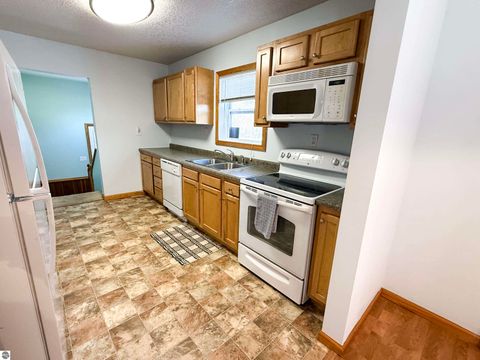 Tiny photo for 512 S Grover Avenue, Alma, MI 48801 (MLS # 1941660)