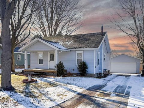 Photo of 512 S Grover Avenue, Alma, MI 48801 (MLS # 1941660)