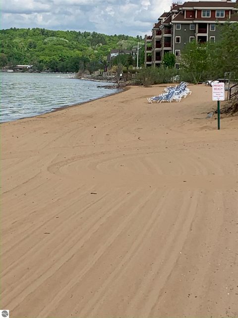 Tiny photo for 1941 US-31 N #15, Traverse City, MI 49686 (MLS # 1942817)