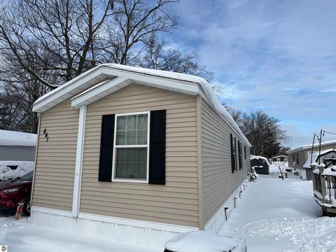 Photo of 841 Shady Lane, Traverse City, MI 49686 (MLS # 1941868)