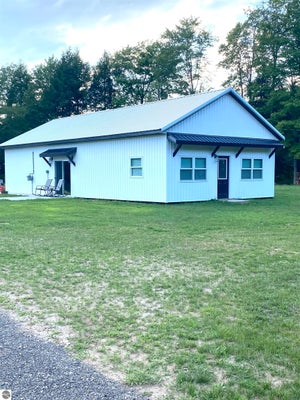 9236 S MACKINAW TRL, CADILLAC, MI 49601 - Image 93dba328741ca136aeb6dfeb39ee7064/700734557