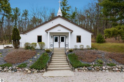 Photo of 4353 N Spider Lake Road, Traverse City, MI 49686 (MLS # 1944972)