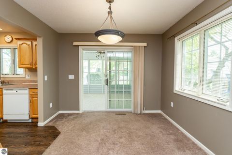 Tiny photo for 1604 E Gaylord Street, Mt Pleasant, MI 48858 (MLS # 1944953)