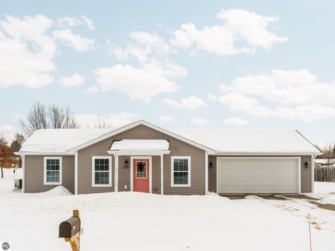 Photo of 4577 Quail Court, Traverse City, MI 49685 (MLS # 1942356)