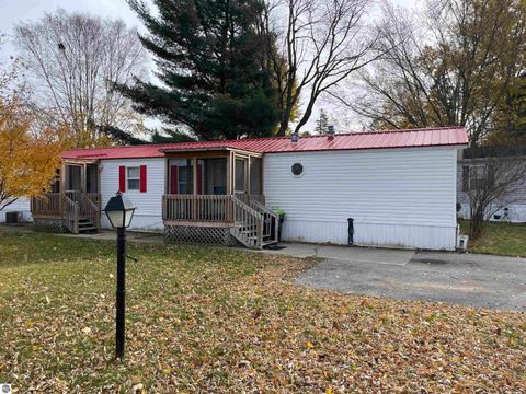 Photo of 310 Kristy Jo Street, Cadillac, MI 49601 (MLS # 1948168)