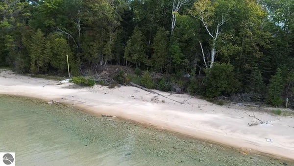 1321 BAYVIEW DR, KEWADIN, MI 49648 - Image 96241c73d76090cc16909d8adb6aaf4a/205165907
