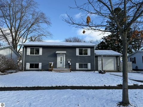 Photo of 1029 Taylor Street, Mt Pleasant, MI 48858 (MLS # 1940766)