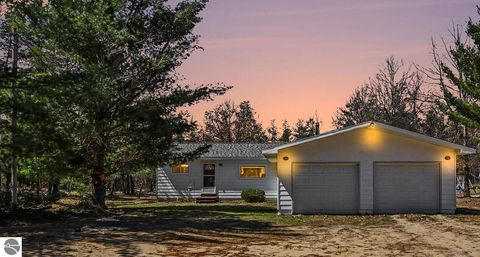 Photo of 9840 S Parrott Circle SE, Fife Lake, MI 49633 (MLS # 1944416)
