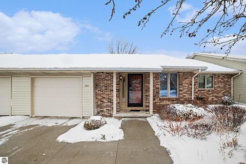 Photo of 340 Applewood Lane, Mt Pleasant, MI 48858 (MLS # 1942088)