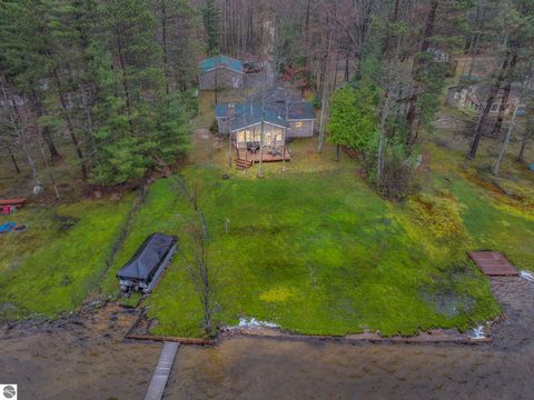 Photo of 2255 Wenonah Trail, Lake City, MI 49651 (MLS # 1945175)