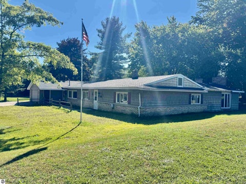 Tiny photo for 440 S Chippewa Street, Shepherd, MI 48883 (MLS # 1951024)