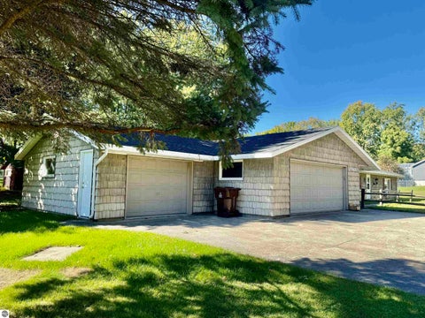 Tiny photo for 440 S Chippewa Street, Shepherd, MI 48883 (MLS # 1951024)