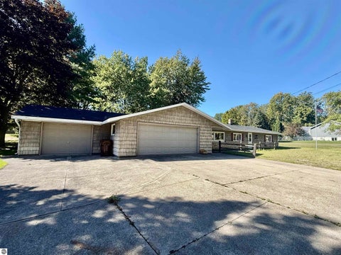Tiny photo for 440 S Chippewa Street, Shepherd, MI 48883 (MLS # 1951024)