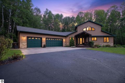 Photo of 104 N Andrea Lane, St Louis, MI 48880 (MLS # 1945455)