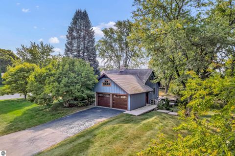 Photo of 536 W 44th Street, Fremont, MI 49412 (MLS # 1941649)