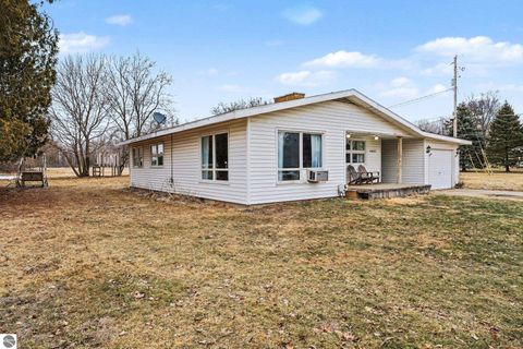 Tiny photo for 4820 W Lincoln Road, Alma, MI 48801 (MLS # 1942536)
